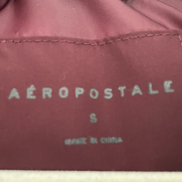 Aeropostale Puffer Vest! Size Small! Great condition, Worn once - Picture 3 of 4